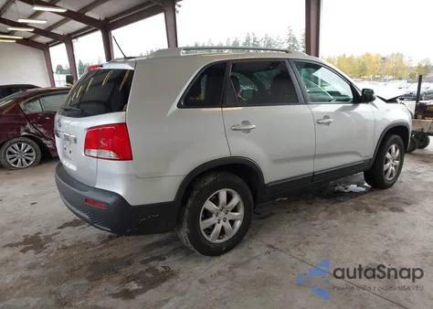 2011 Kia Sorento Lx z USA, uszkodzony, nr VIN 5XYKTDA18BG003708